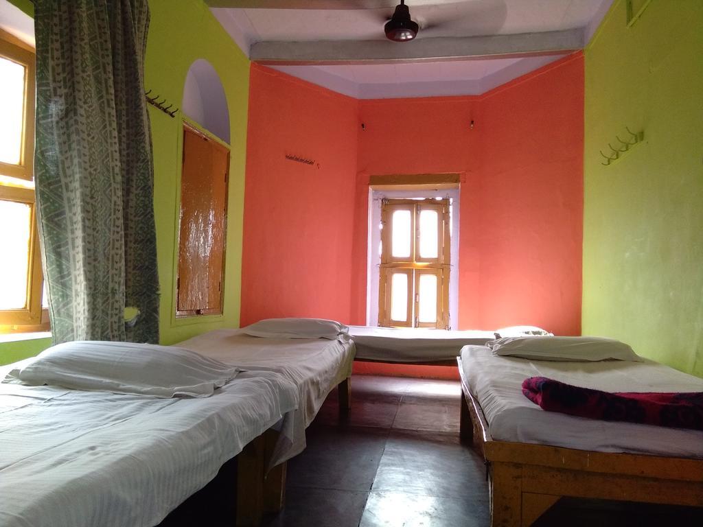 Yogi Lodge Варанаси Экстерьер фото